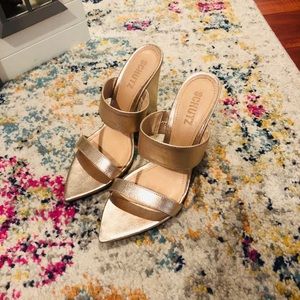 Beautiful Gold Pumps!